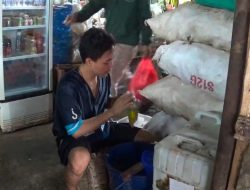 Pedagang Pasar Baru Cikarang Keluhkan Kelangkaan Minyak Goreng