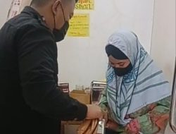 Seorang Wanita Tertangkap Basah Curi Sejumlah Susu Formula Di Tokma Sukaraya