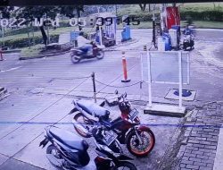 MOTOR PEDAGANG NASI UDUK HILANG DI PARKIR PASAR CENTRAL, TEREKAM CCTV.