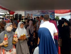 Pemprov Jabar Melalui Dinas Perdagangan Jabar Gelar Operasi Pasar Murah Minyak Goreng Di Bojongmangu.