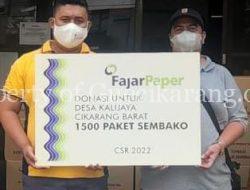 FajarPaper Serahkan Bantuan 1500 Paket Sembako Untuk Desa Kalijaya