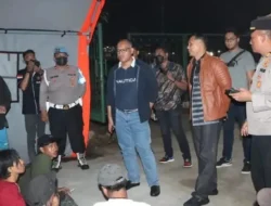 Kapolres Metro Bekasi Sapa Bonek Nginap di Tenda Stadion Wibawa Mukti
