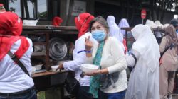Peserta Nusantara Bersatu Di GBK Grebek Bakso Gratis