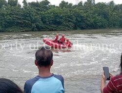 Balita Di Cikarang Selatan Tenggelam Di Kalimalang Saat Sedang Mandi. 