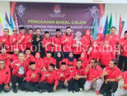 Ribuan Simpatisan PDIP kawal 55 Bacalegnya Ke KPUD Kabupaten Bekasi.