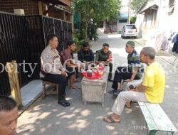 Anggota Polsek Cikarang Selatan, Cek TKP Dugaan ODGJ di Perum Villa Mutiara II