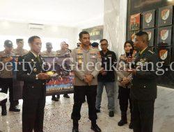Rayakan Dirgahayu TNI Ke-78 : Polres Metro Bekasi Berikan Kejutan