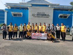 Polsek Cikarang Selatan Lakukan Bersih-Bersih Area Masjid Dalam Rangka Menyambut HUT Bhayangkara ke-78