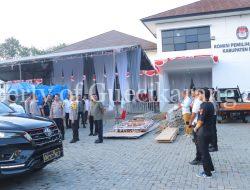 Kapolres Metro Bekasi Tinjau Langsung Kesiapan Pengamanan Pendaftaran Calon Bupati dan Wakil Bupati Kabupaten Bekasi Periode 2024-2029