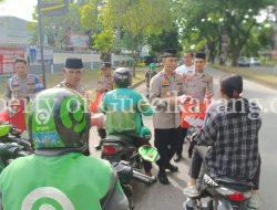 Polsek Cikarang Selatan Gelar Kegiatan Ramadhan Barokah, Bagikan 200 Takjil kepada Masyarakat