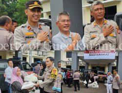 Polsek Cikarang Selatan dan Yayasan Buddha Tzu Chi Bagikan 100 Paket Sembako kepada Warga