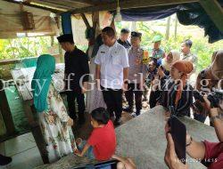 Anggota Polsek Cikarang Selatan Dampingi Bupati Bekasi Tinjau Pembangunan SPALD-S di Desa Serang