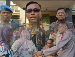 Ratusan Warga Cikarang Selatan Berangkat Ikuti Bakti Kesehatan Hari Bhayangkara ke-79 di Polres Metro Bekasi