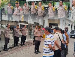 Keberangkatan Massa dari Polsek Cikarang Selatan Ikuti Gerakan Pangan Murah di Mapolres Metro Bekasi