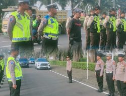 Kapolsek Cikarang Selatan Gelar Apel Pengamanan Keberangkatan Massa Serikat Pekerja ke Istana Negara dan Gedung DPR RI