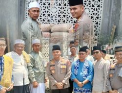 Polres Metro Bekasi Peduli Tempat Ibadah, Salurkan 50 Sak Semen ke Masjid Baiturrahman Cijingga – Serang