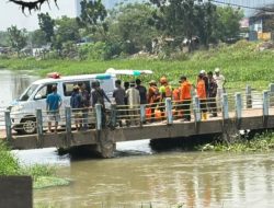 Polsek Cikarang Selatan Lakukan Olah TKP Penemuan Mayat di Kalimalang