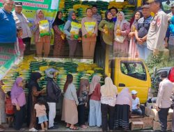 Polsek Cibarusah Gelar Penjualan Beras dan Minyak Murah untuk Warga