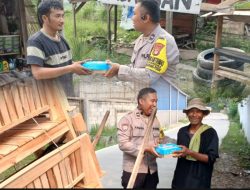 Polsek Cikarang Pusat Gelar Baksos, Bagikan Nasi Kotak untuk Warga Kurang Mampu