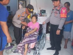 Kapolsek Cibarusah Gelar Bakti Sosial, Berikan Bantuan Kursi Roda untuk Warga Cibarusah