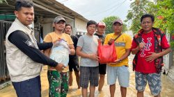 Ormas Pemuda Pancasila Berikan Bantuan Air Bersih Dan Makanan Kepada Korban Banjir Kampung Blokang Sukamanah Sukatani.