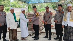 Kapolres Metro Bekasi Melalui Kanit Bimas yang Didampingi Kapolsek Cikarang Selatan Salurkan Bantuan 50 Sak Semen untuk Masjid Jami Darul Falah Jati Pilar – Serang
