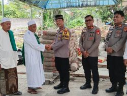 Kapolres Metro Bekasi Melalui Kanit Bimas yang Didampingi Kapolsek Cikarang Selatan Salurkan Bantuan 50 Sak Semen untuk Masjid Jami Darul Falah Jati Pilar – Serang