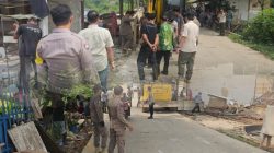 Polsek Cikarang Selatan Backup Satpol PP dalam Penertiban Bangunan Liar di TKD Sukasejati untuk Koperasi Desa Merah Putih