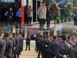 Kapolsek Cikarang Pusat Beri Pembinaan Pelajar dalam Program Police Goes To School di SMK Ananda Mitra Industri Deltamas