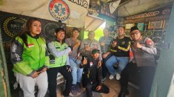 Polsek Cikarang Selatan Gelar Jumat Barokah, Bagikan Nasi Kotak ke Komunitas Ojek Online