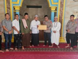 Polsek Cikarang Selatan Gelar Safari Kamtibmas, Kapolsek Ingatkan Warga Soal Maraknya Penipuan Online dan Serahkan Mushaf Al-Qur’an di Masjid An Nur Iman