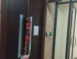 KPK Pasang Segel di Ruang Kerja Bupati Bekasi, Bertuliskan Dalam Pengawasan