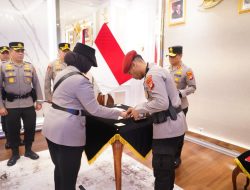 Kapolda Metro Jaya Lantik Enam Kapolres Baru, Kombes Pol Mustofa Serahkan Kepemimpinan Metro Bekasi kepada Kombes Pol Sumarni