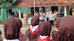 Kapolsek Cikarang Selatan Dampingi Kapolres Metro Bekasi Tinjau SMPN 3 Cikarang Selatan yang Roboh