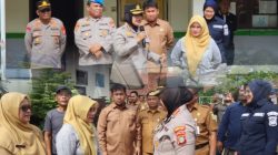 Kades Ciantra Dampingi Kapolres Metro Bekasi Tinjau Atap Roboh SMPN 3 Cikarang Selatan