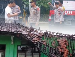 Tiga Ruang Kelas SMPN 3 Cikarang Selatan Roboh, Polisi Lakukan Pengecekan Lokasi