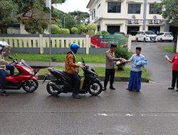Ramadhan Barokah, Polsek Cikarang Selatan dan Yayasan Mari Berbagi Indonesia Berbagi Takjil