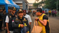 Polres Metro Bekasi Gelar Sepeda Santai dan Bagikan Beras untuk Pokdarkamtibmas serta Ojol di Cikarang Selatan