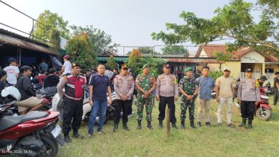 Polsek Cikarang Selatan (TNI-POLRI) Gelar Pengamanan Nobar Persija Vs Persib di Desa Serang