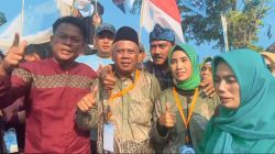 Ribuan Warga Antar H. Suparjo Rustam Daftar Bakal Calon Kepala Desa Sindang Jaya