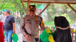 Polsek Cikarang Selatan Bagikan 100 Paket Sembako untuk Warga Kurang Mampu Jelang HUT ke-81 RI