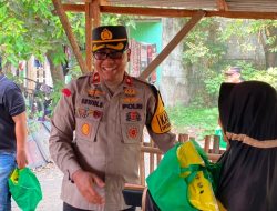Polsek Cikarang Selatan Bagikan 100 Paket Sembako untuk Warga Kurang Mampu Jelang HUT ke-81 RI